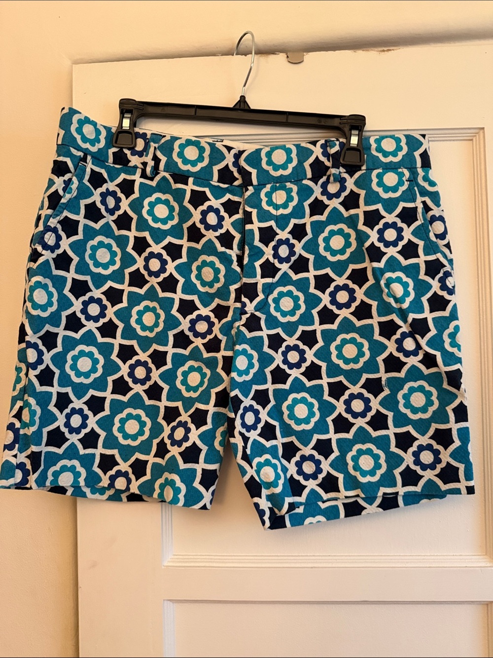Men's Floral Pattern Flat Front Shorts in Blue